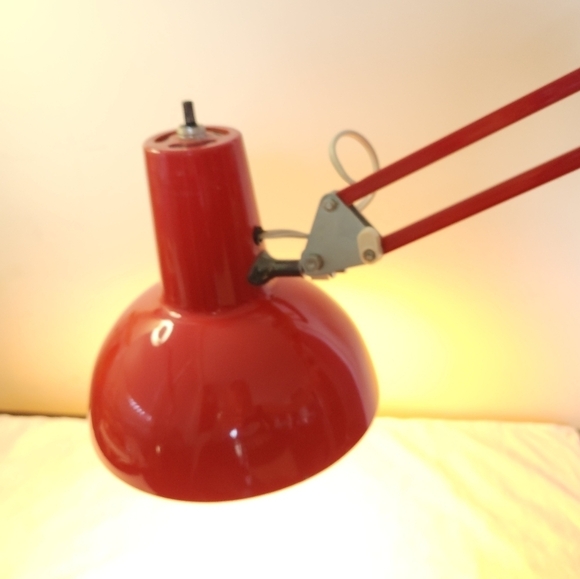 Vintage Luxo red articulated desk lamp - Picture 4 of 13